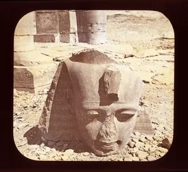Ägypten - Das Ramesseum, Kopf des Kolosses von Ramses II, Theben